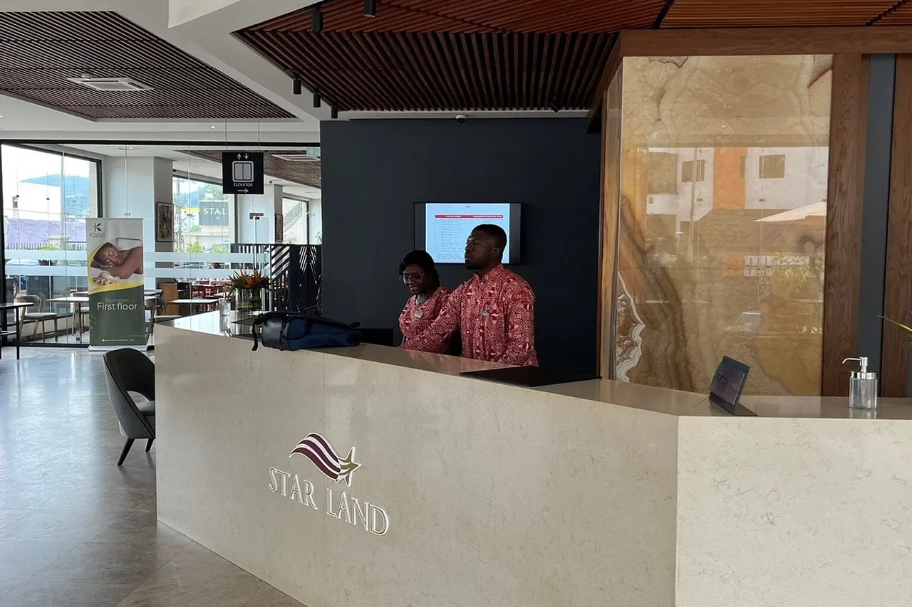 Star Land Hotel Bastos