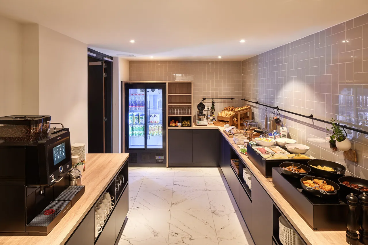 Staybridge Suites The Hague – Parliament — rooms and atmosphere