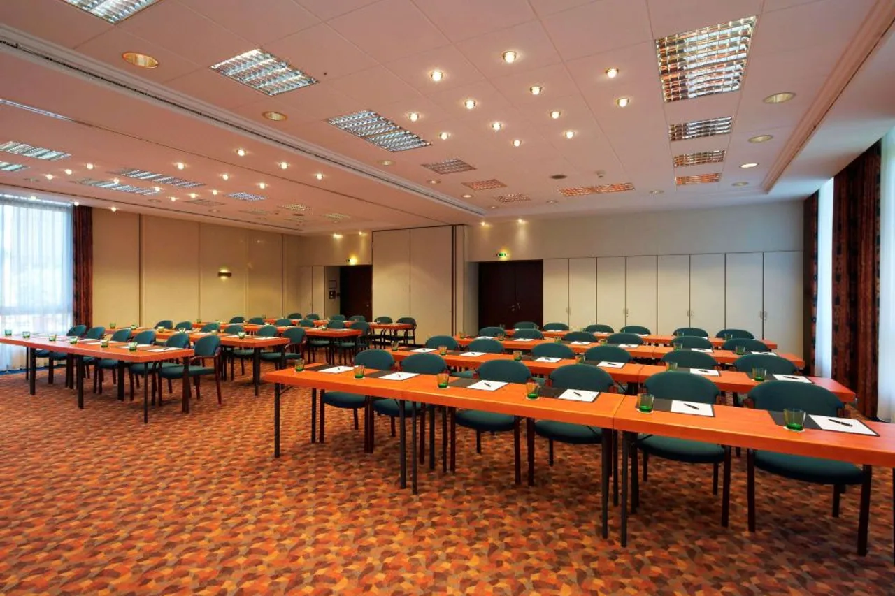 Steigenberger Hotel Linz — ภาพห้องพักและบรรยากาศ