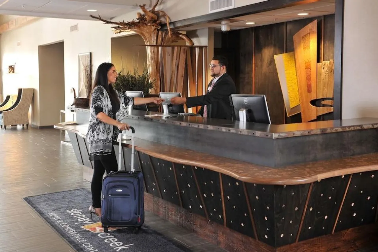 Stoney Creek Hotel Kansas City - Independence — ภาพห้องพักและบรรยากาศ