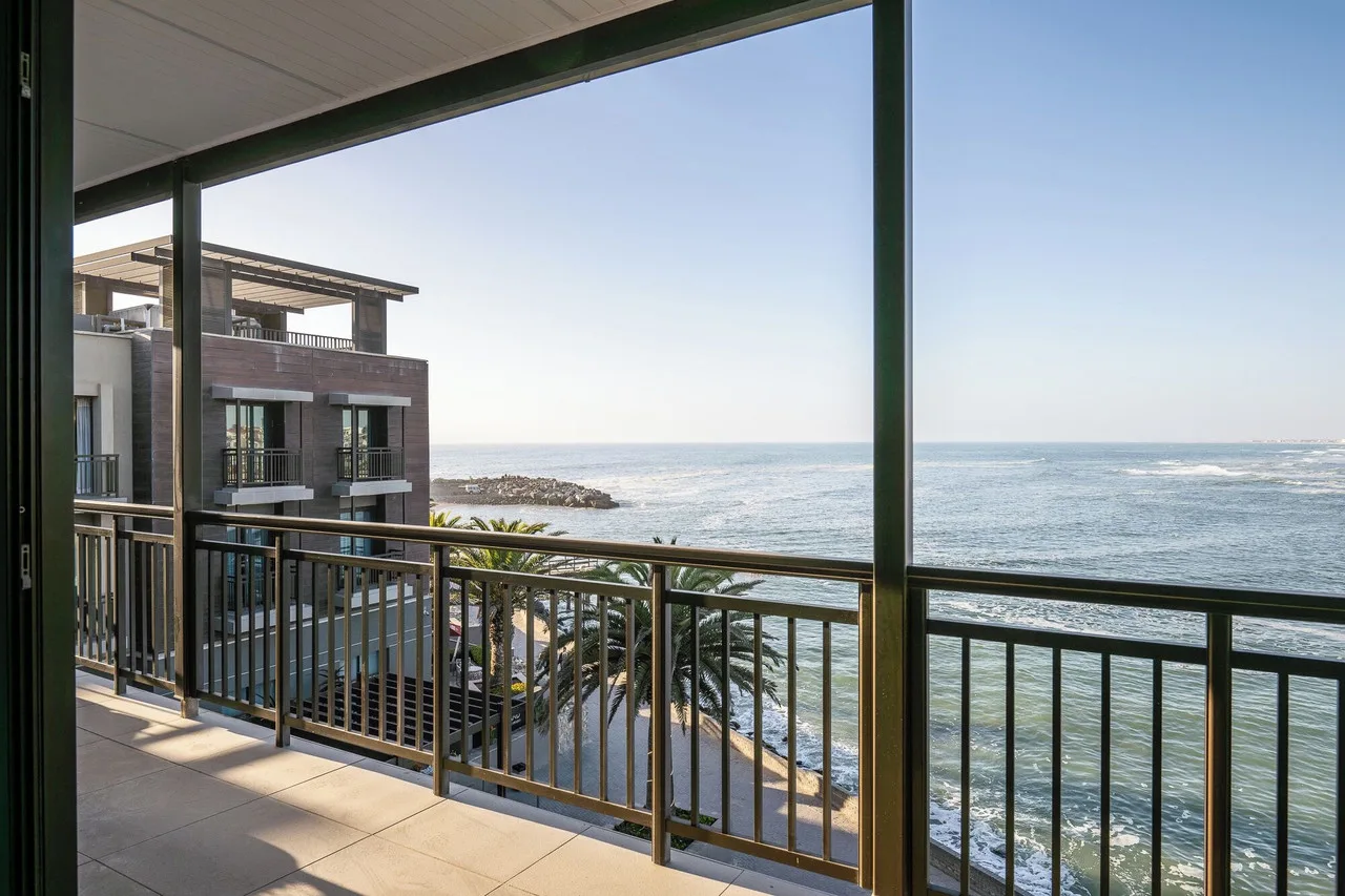 Strand Hotel Swakopmund — ภาพห้องพักและบรรยากาศ