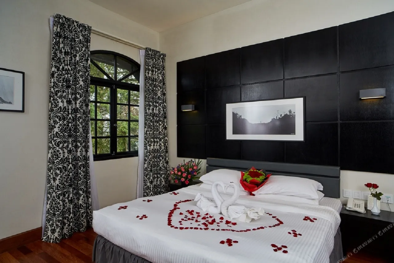 Strawberry Park Resort — rooms and atmosphere