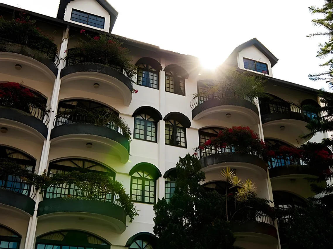 Strawberry Park Resort — rooms and atmosphere