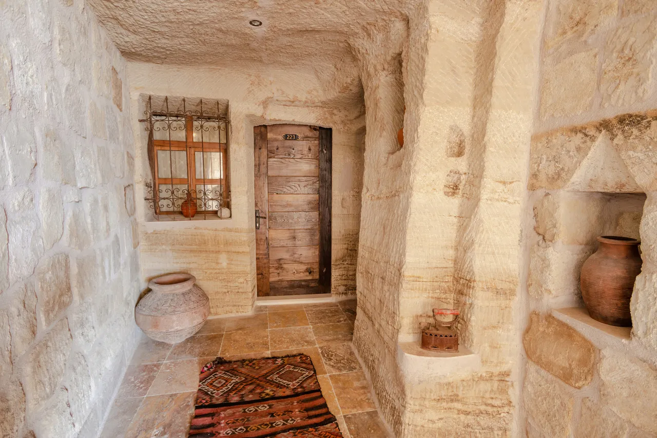 Sultan Cave Suites — rooms and atmosphere