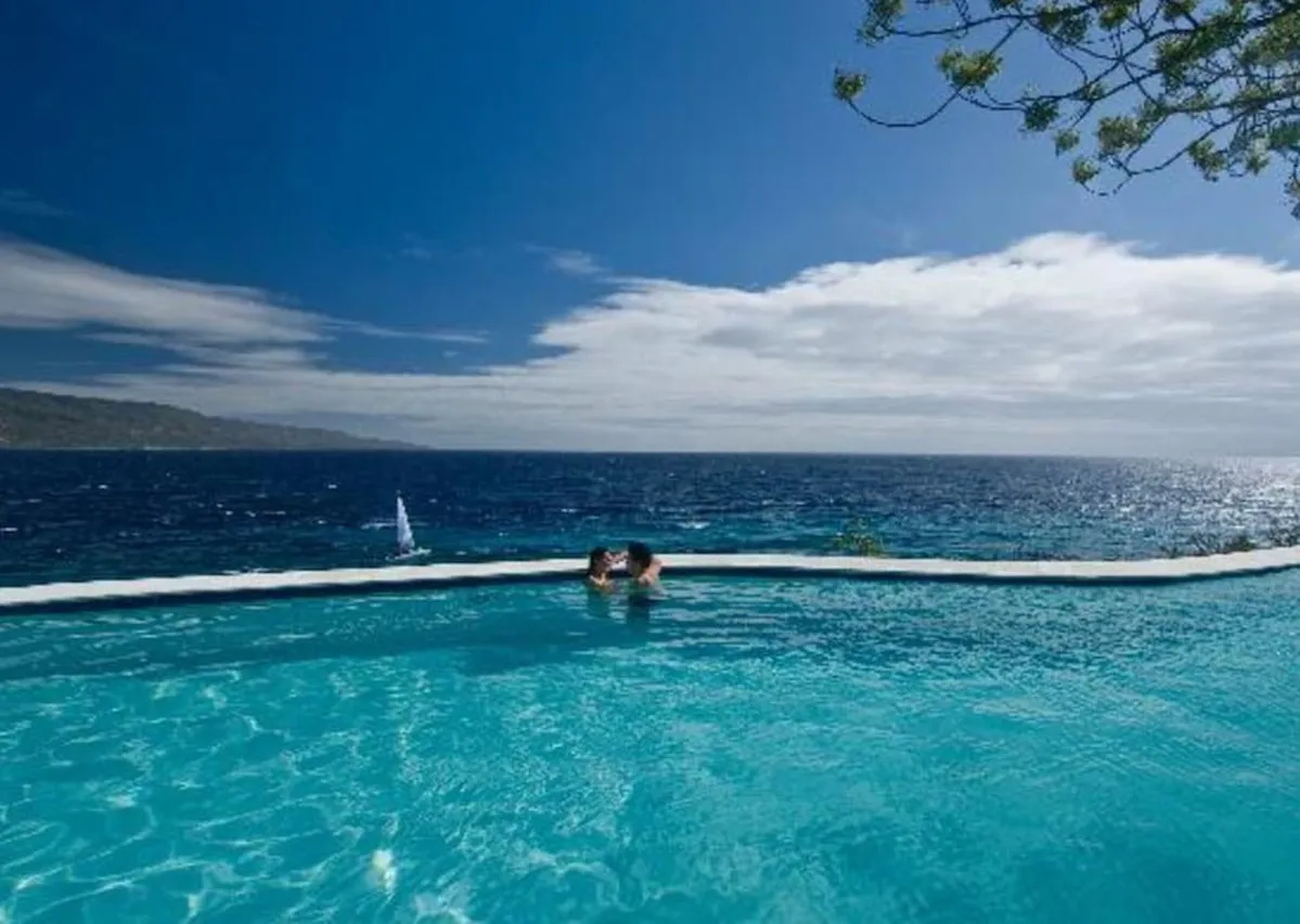 Sumilon Bluewater Island Resort — rooms and atmosphere