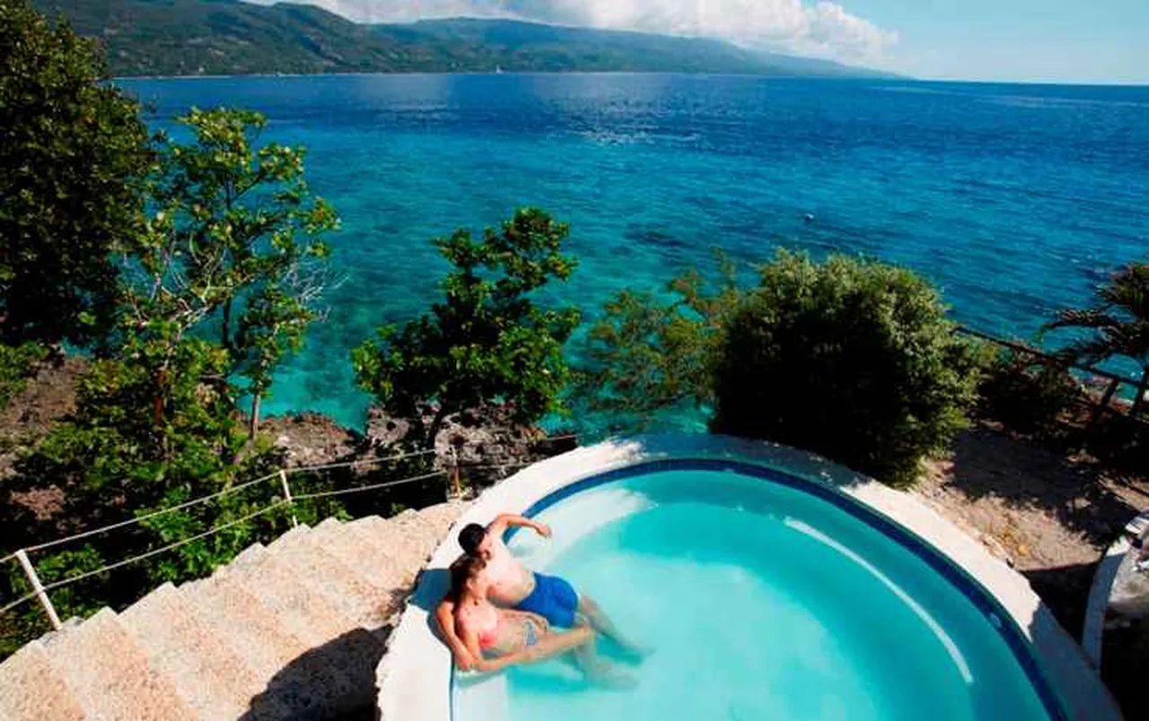 Sumilon Bluewater Island Resort — rooms and atmosphere
