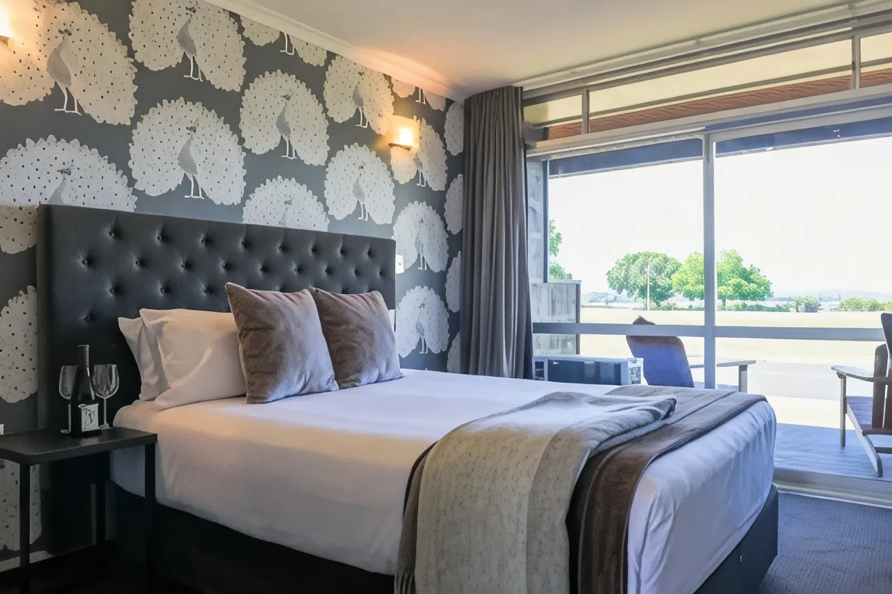 Suncourt Hotel Taupo — rooms and atmosphere