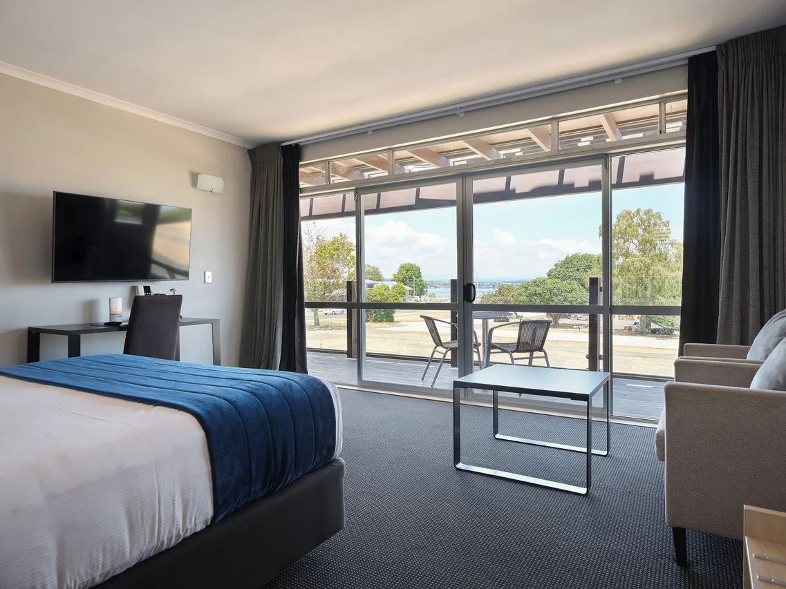 Suncourt Hotel Taupo — rooms and atmosphere
