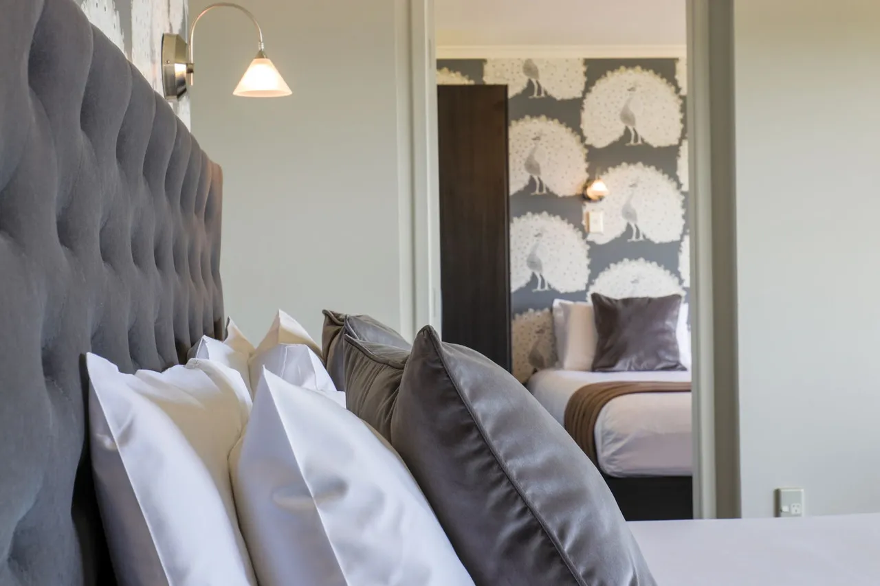 Suncourt Hotel Taupo — rooms and atmosphere