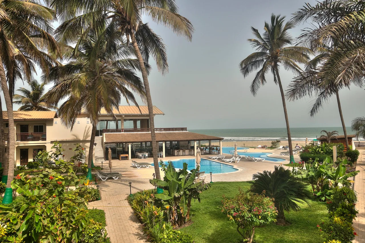 Sunset Beach Hotel — โรงแรมในบันจูล