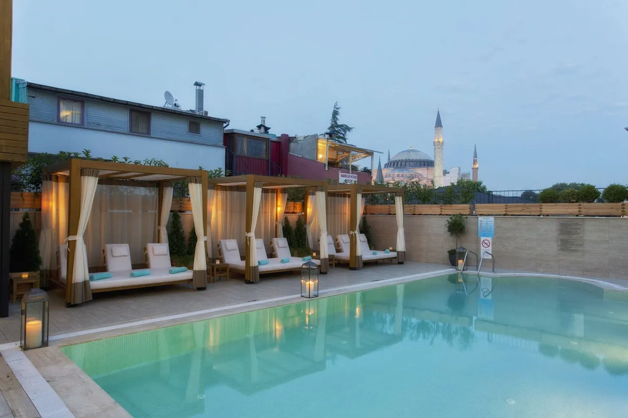 Sura Hagia Sophia Hotel — rooms and atmosphere