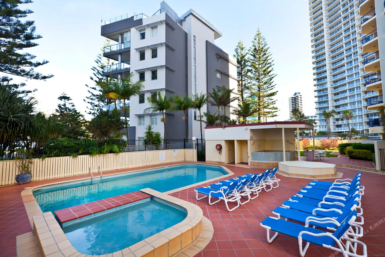 Surf Regency — rooms and atmosphere