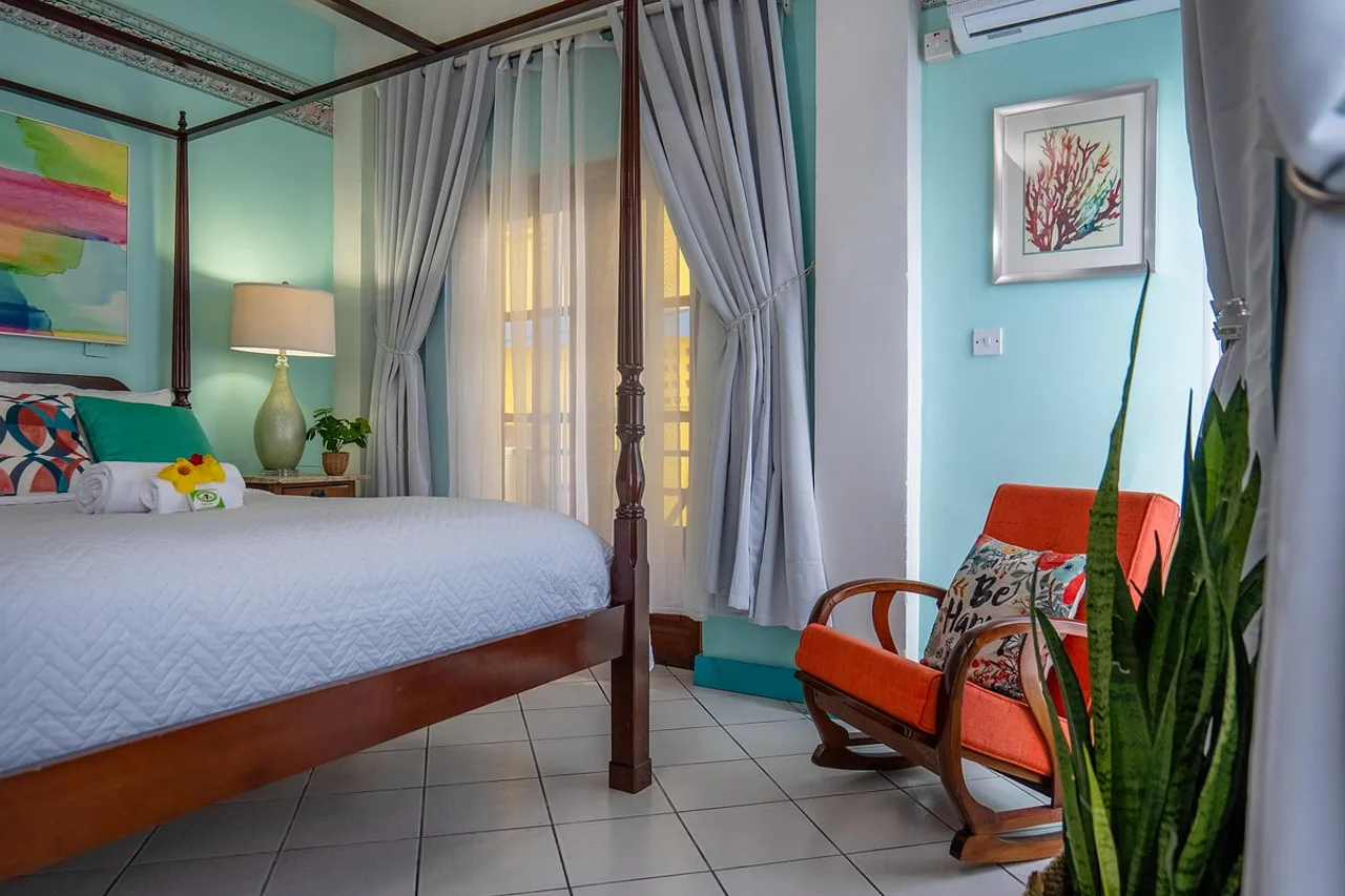 Sutton Place Hotel — rooms and atmosphere