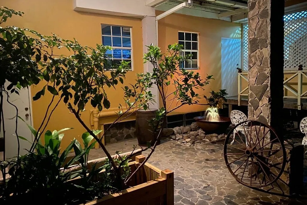 Sutton Place Hotel — rooms and atmosphere