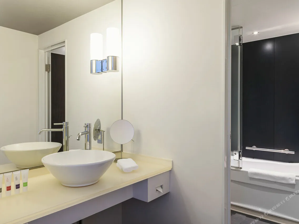 Swissotel Nankai Osaka — rooms and atmosphere