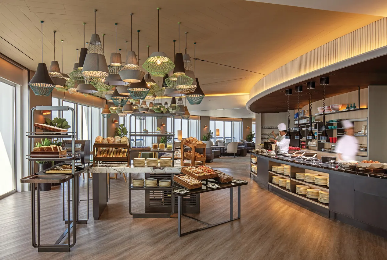 Swissotel The Stamford — rooms and atmosphere