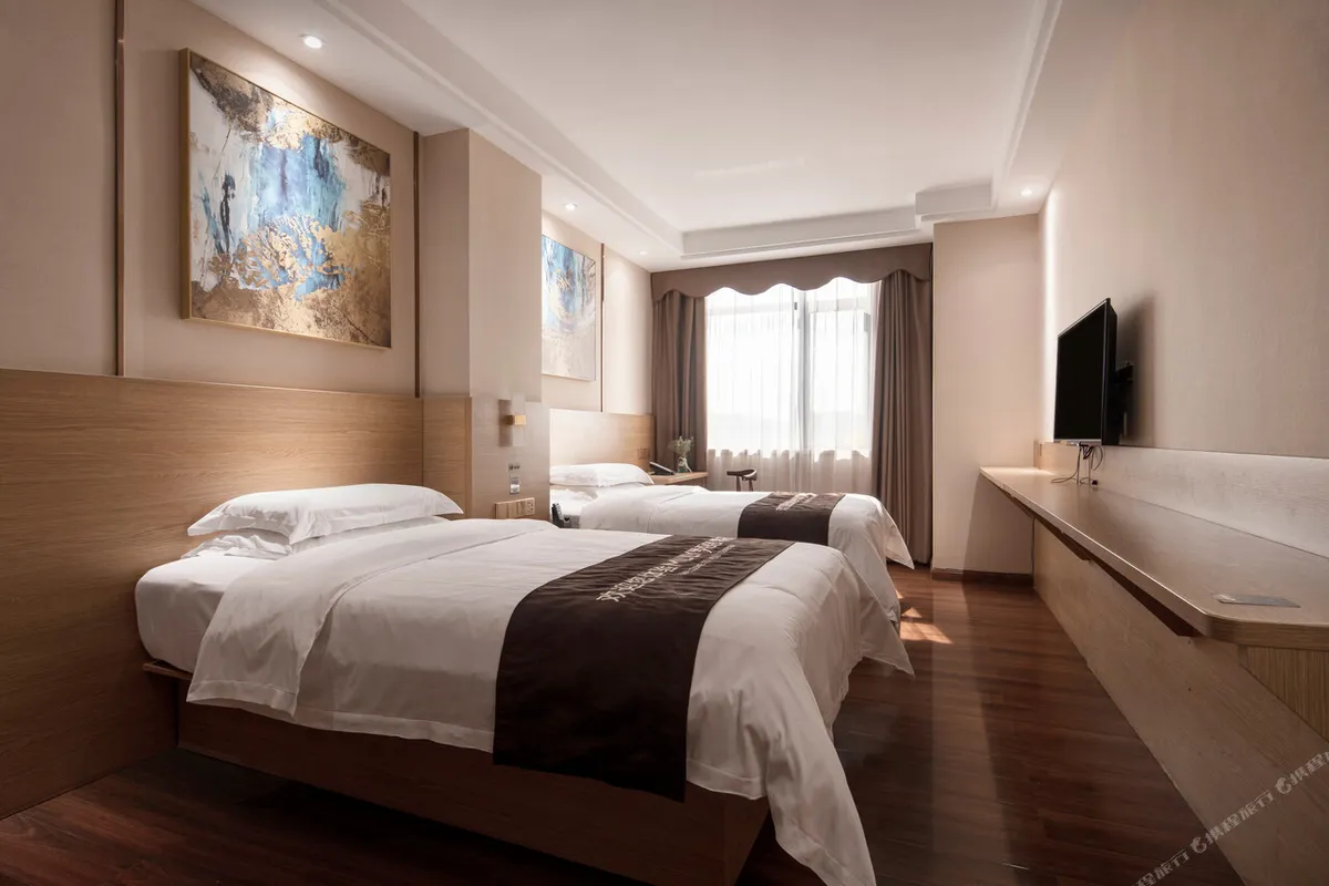 T-Social Hotel Guangzhou Railway Station — rooms and atmosphere