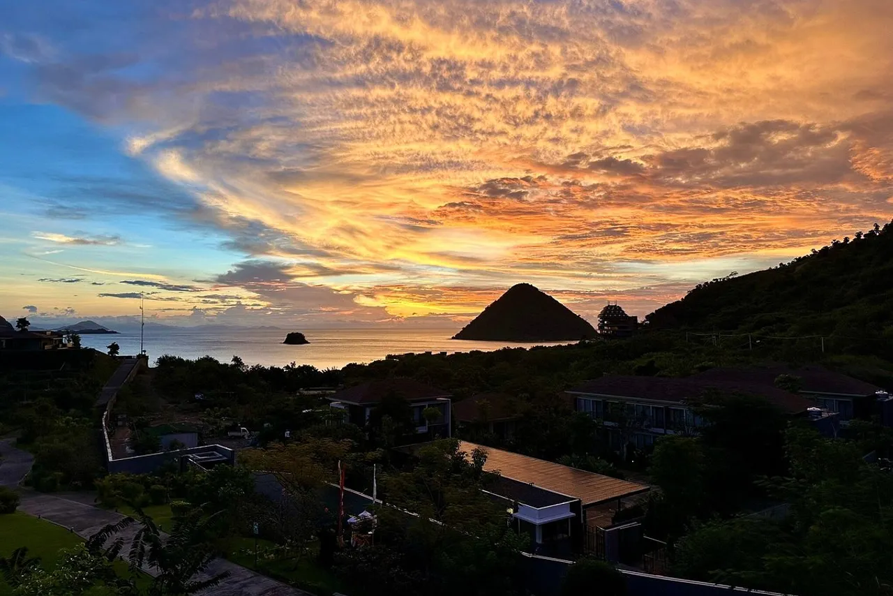 TA'AKTANA, a Luxury Collection Resort & Spa, Labuan Bajo — rooms and atmosphere
