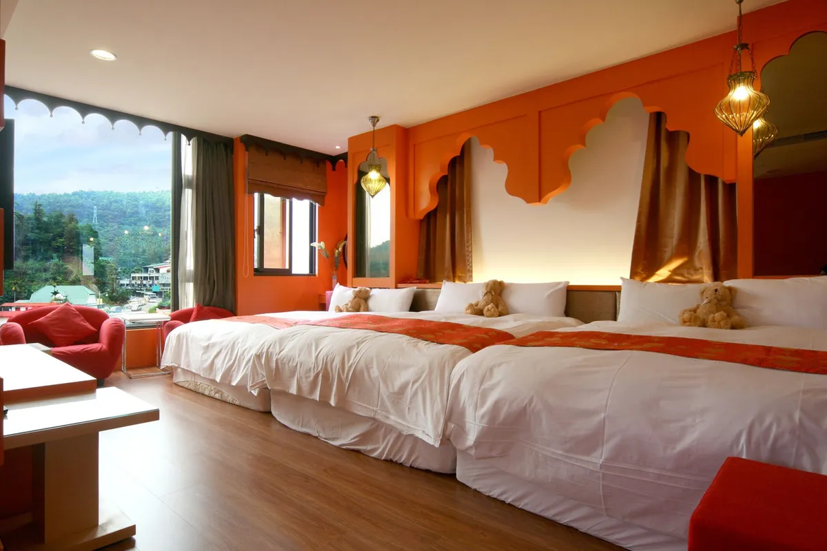 Tanhui Modern Hotel — rooms and atmosphere