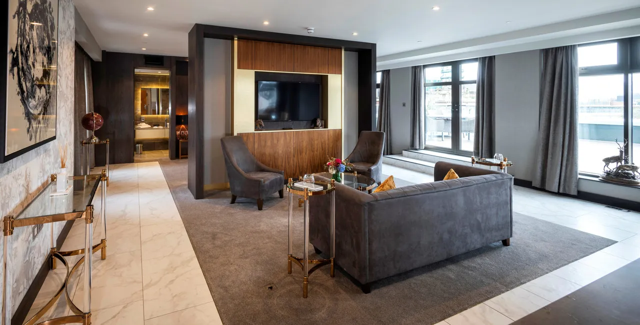 Ten Square Hotel — rooms and atmosphere