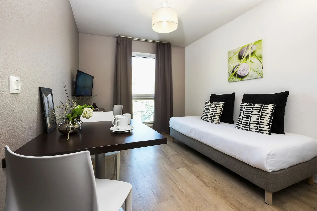 Teneo Apparthotel Bordeaux Gare Saint Jean — rooms and atmosphere