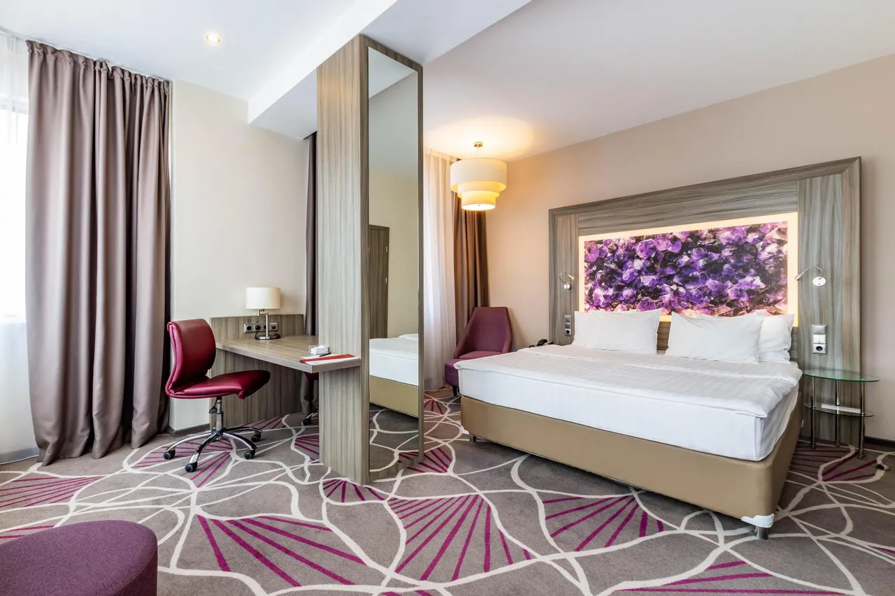 Tenet Hotel — rooms and atmosphere