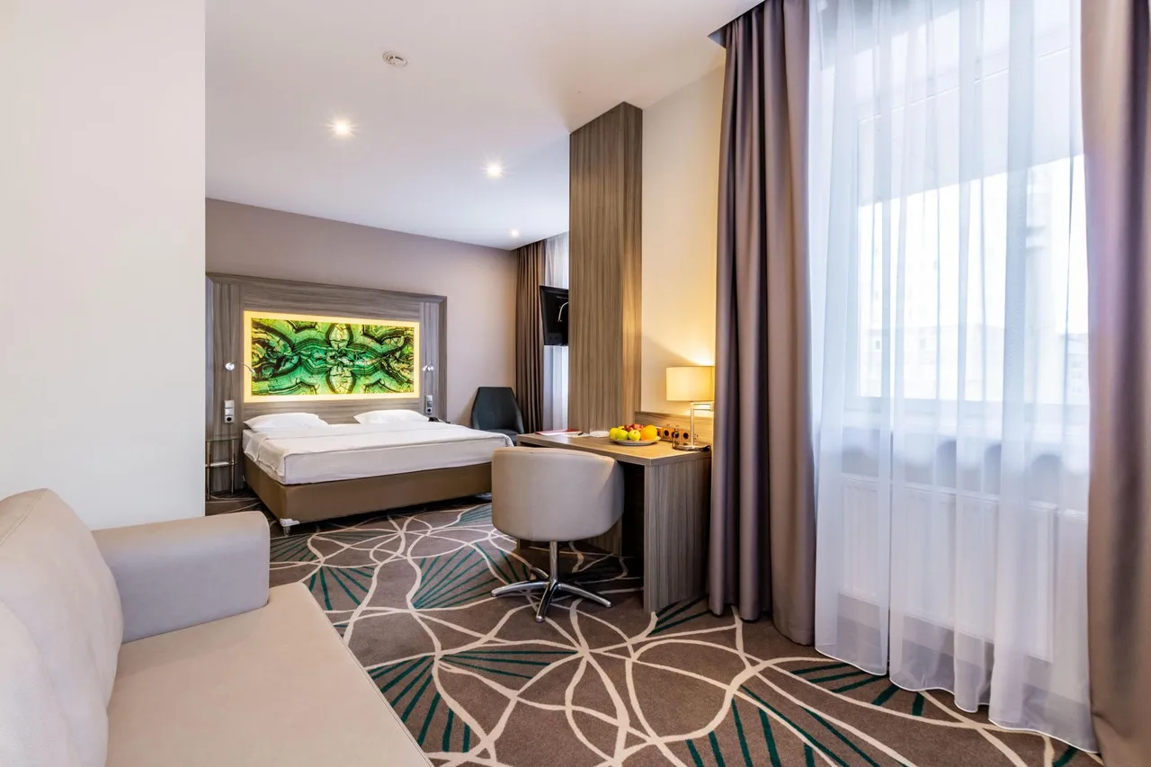 Tenet Hotel — rooms and atmosphere