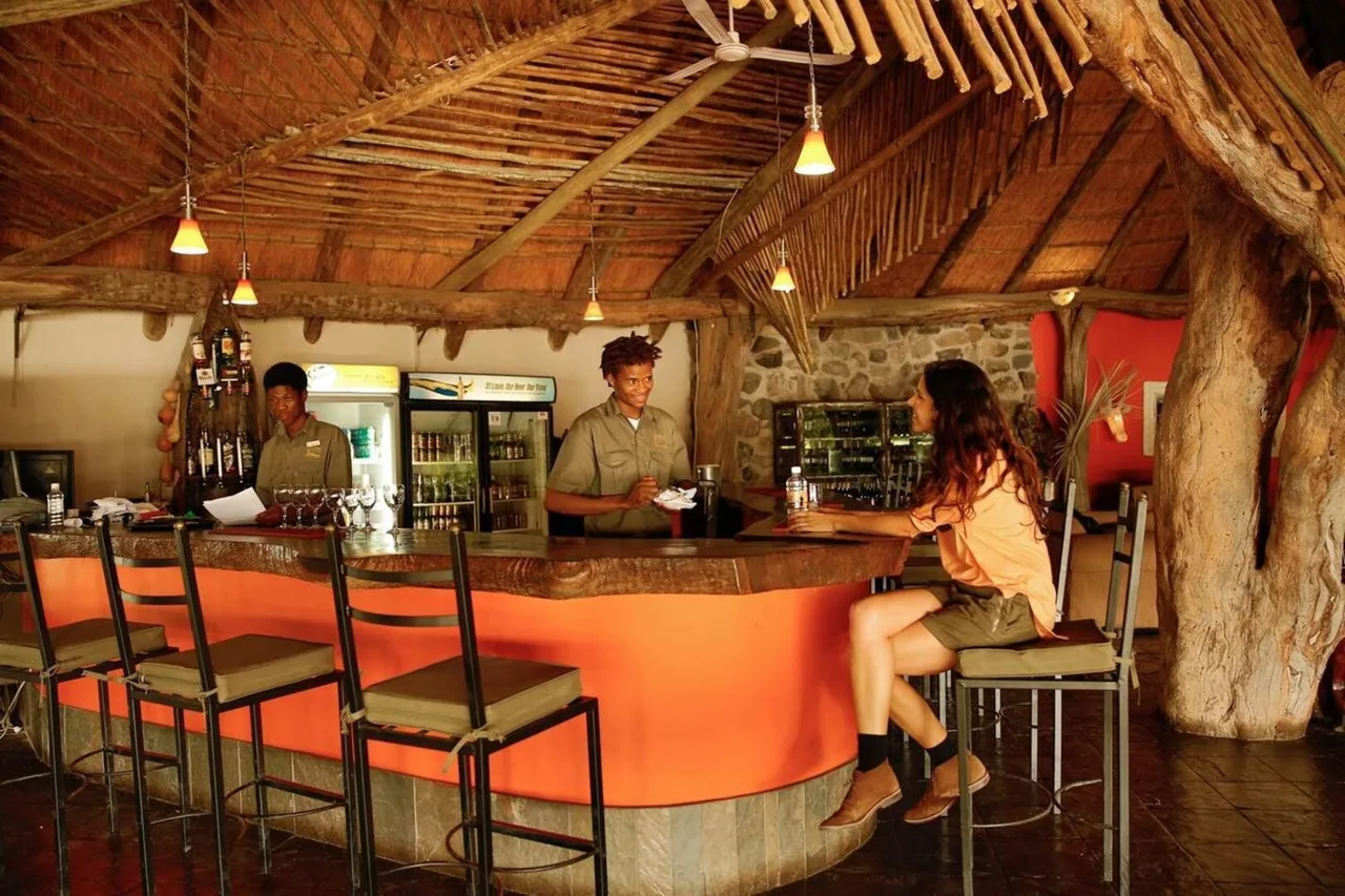 Thamalakane River Lodge — ภาพห้องพักและบรรยากาศ