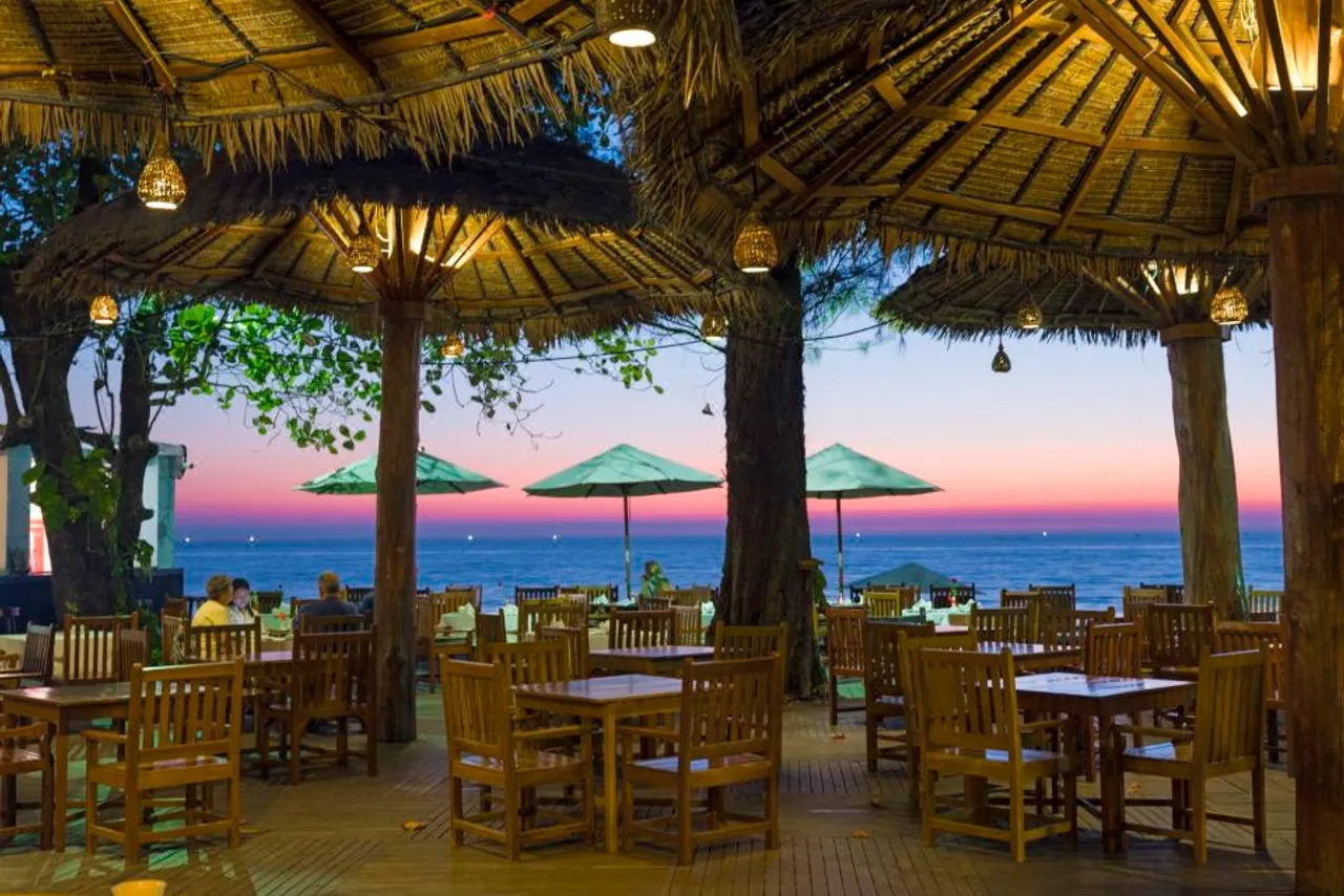 Thande Beach Hotel — rooms and atmosphere