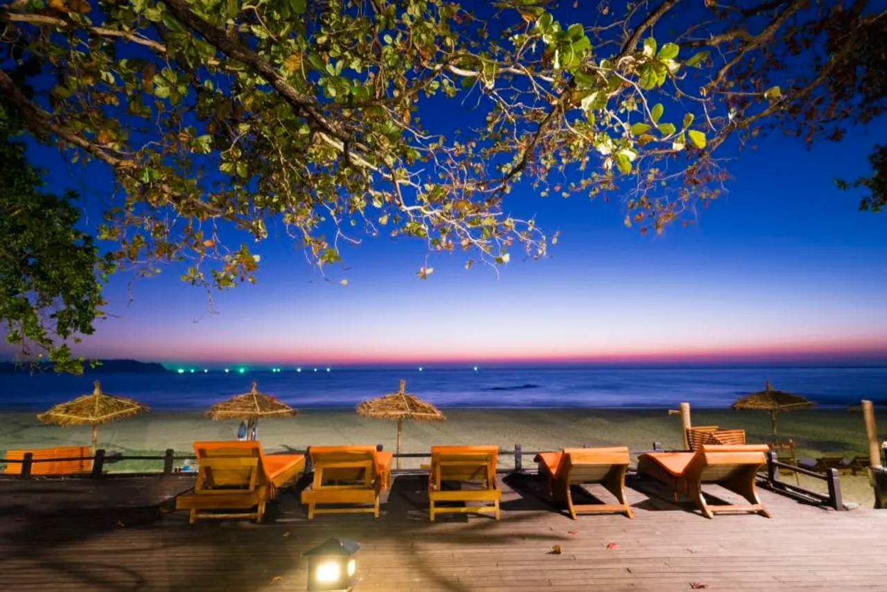 Thande Beach Hotel — rooms and atmosphere