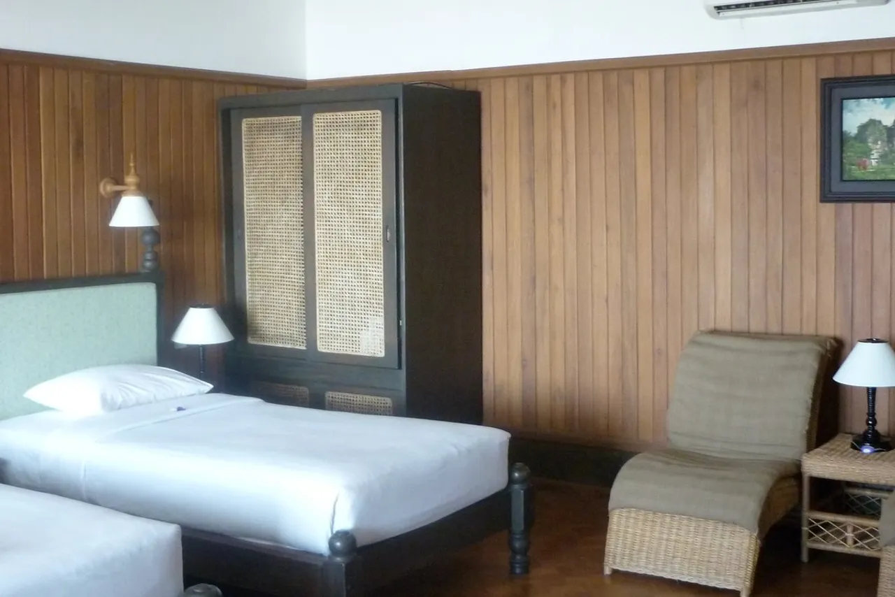 Thande Beach Hotel — rooms and atmosphere