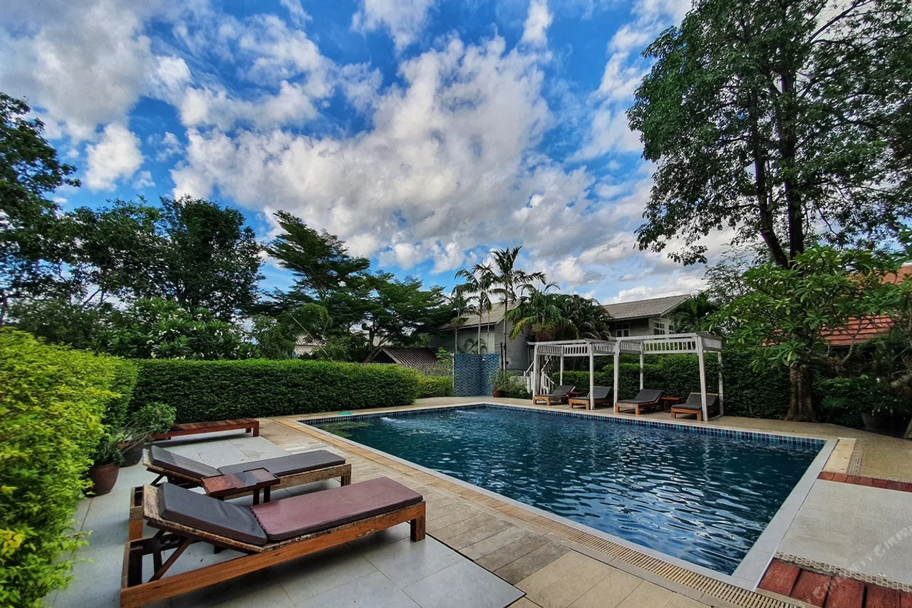 Tharaburi Resort — ภาพห้องพักและบรรยากาศ