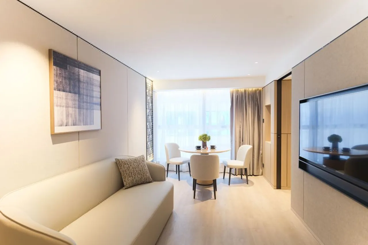The Bauhinia Hotel - Central — ภาพห้องพักและบรรยากาศ