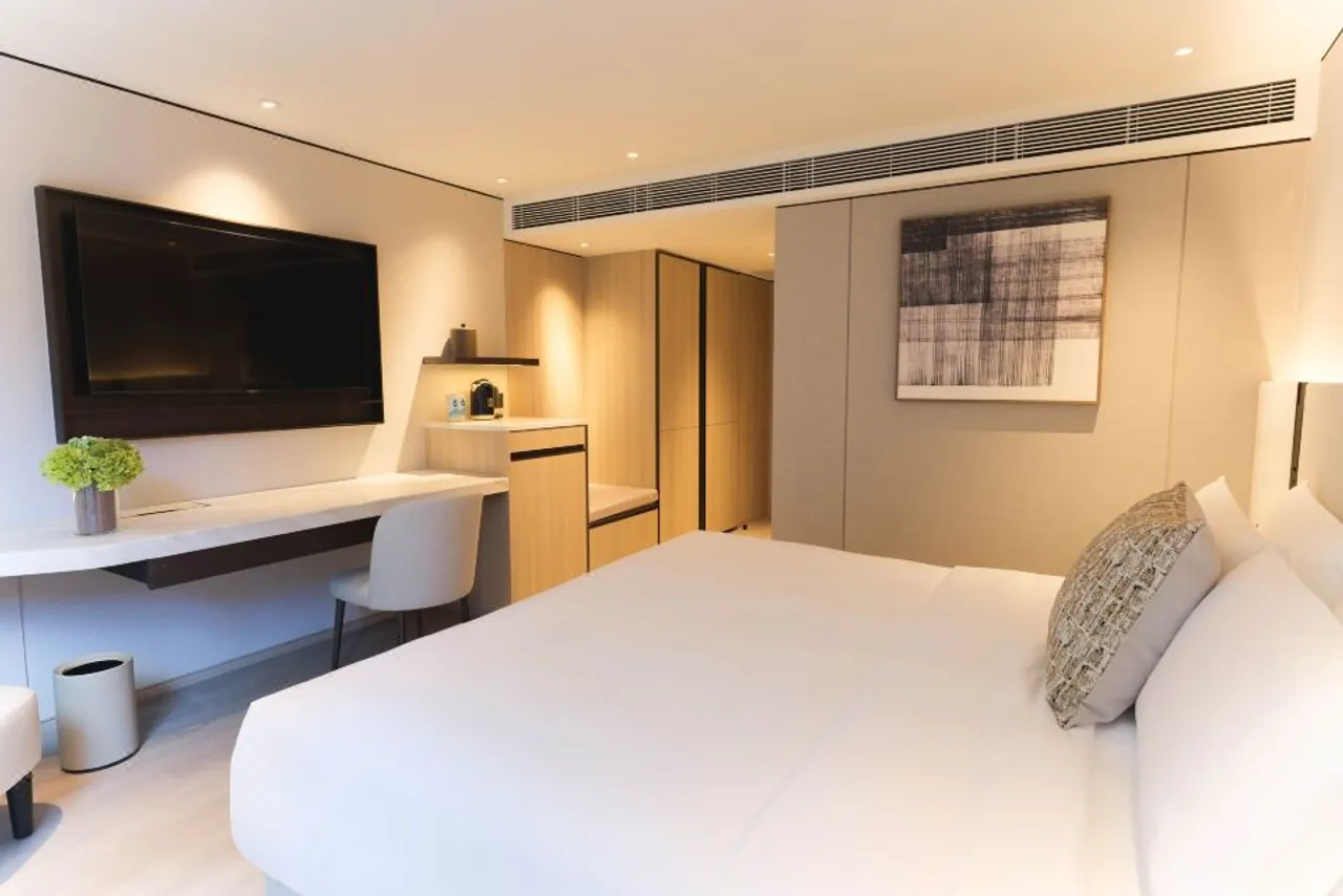 The Bauhinia Hotel - Central — ภาพห้องพักและบรรยากาศ
