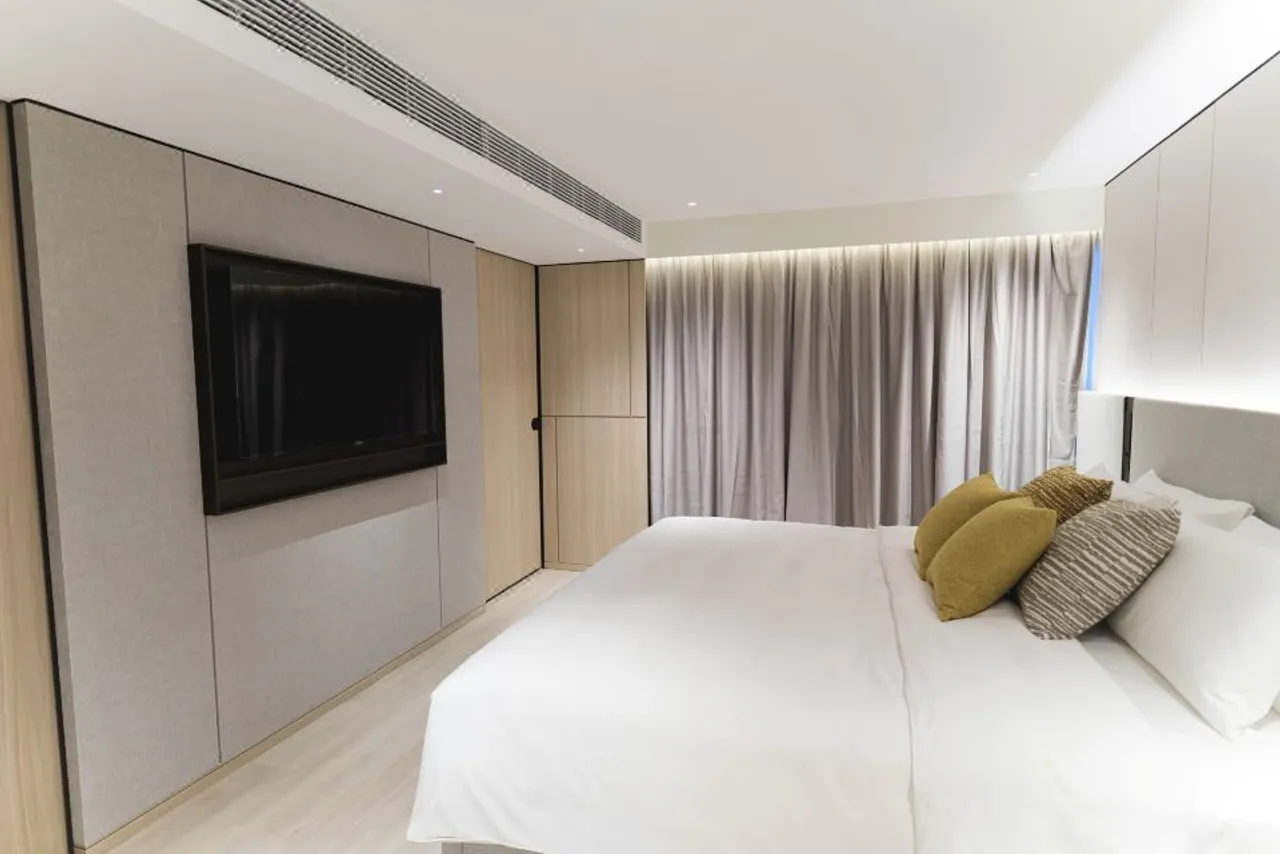The Bauhinia Hotel - Central — ภาพห้องพักและบรรยากาศ
