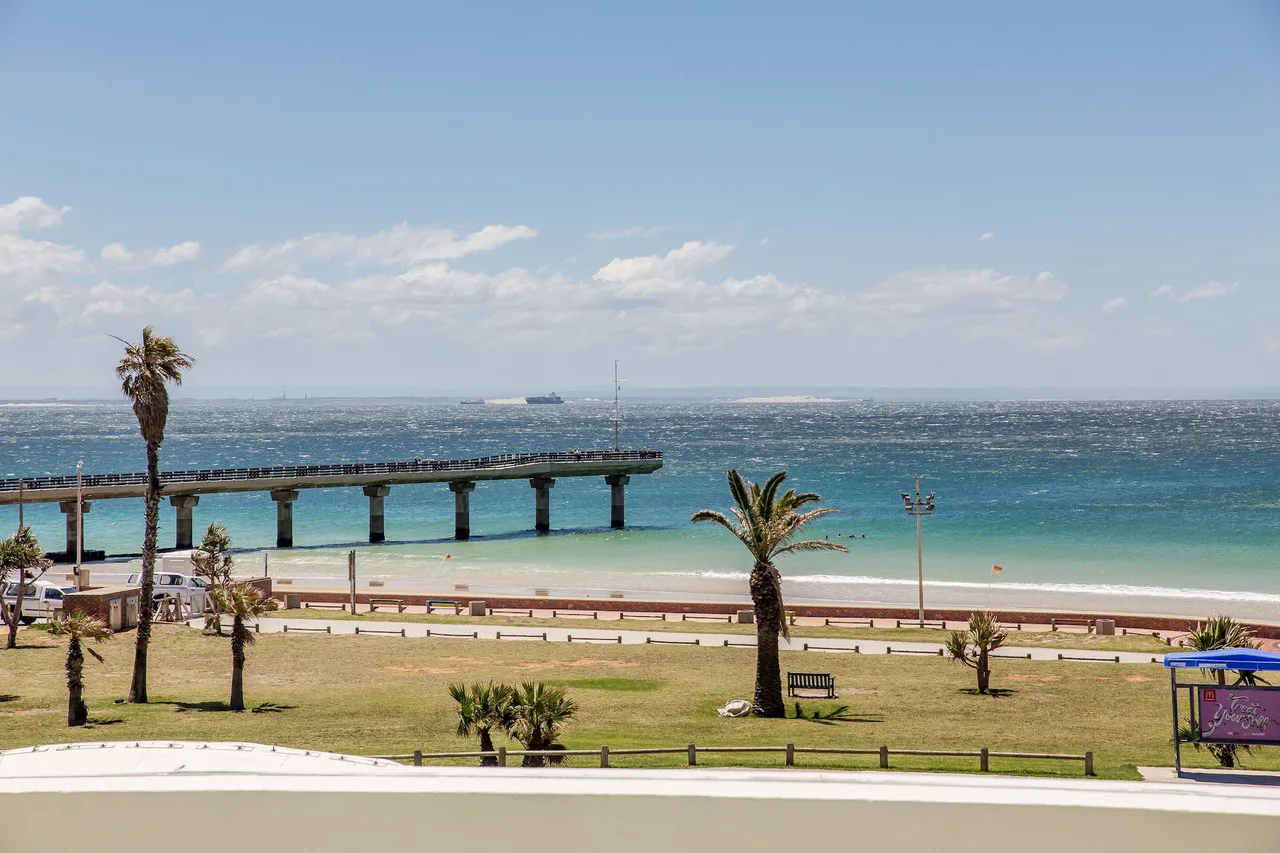 The Beach Hotel — ภาพห้องพักและบรรยากาศ