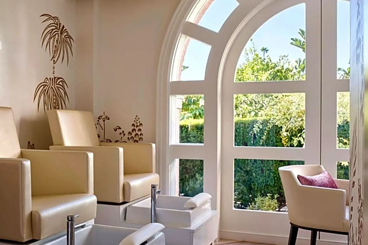 The Beverly Hills Hotel - Dorchester Collection — ภาพห้องพักและบรรยากาศ