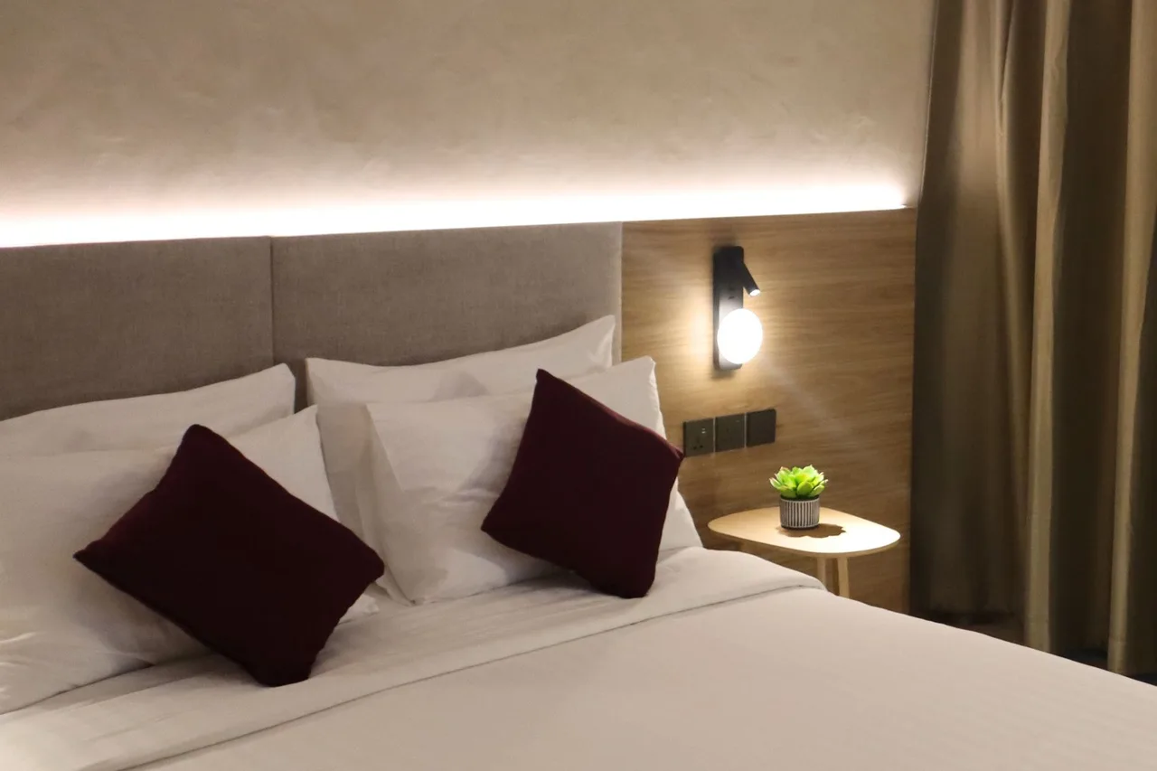 The Brunei Hotel — ภาพห้องพักและบรรยากาศ