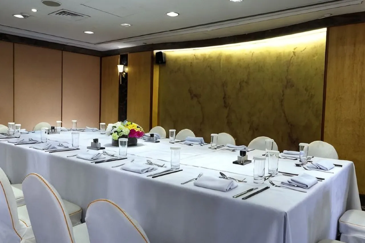 The Charterhouse Causeway Bay — rooms and atmosphere