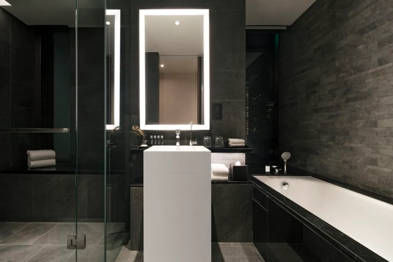 The Clan Hotel Singapore by Far East Hospitality — rooms and atmosphere