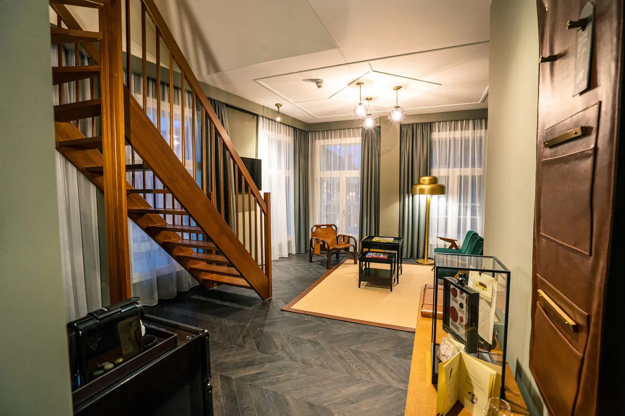 The Collector Hotel — rooms and atmosphere