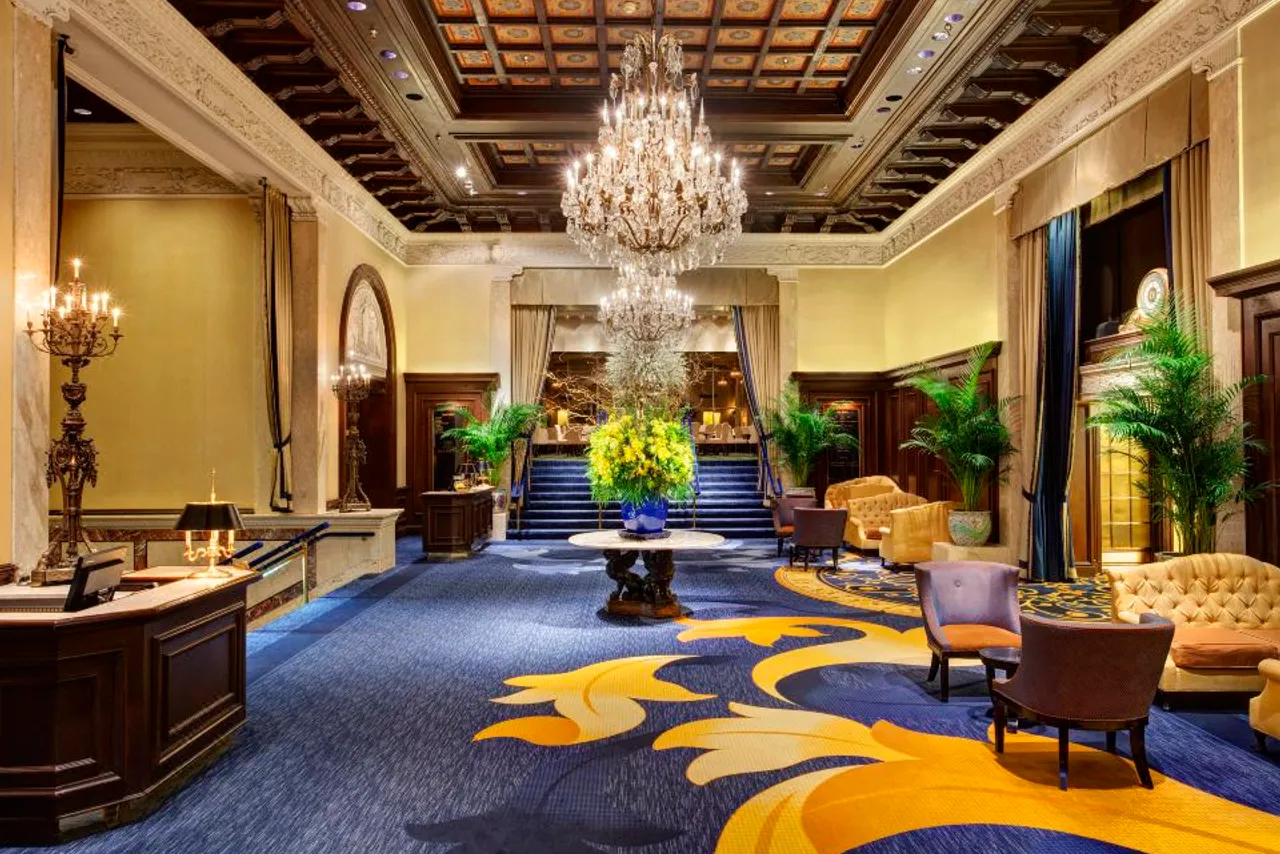 The Drake, a Hilton Hotel — ภาพห้องพักและบรรยากาศ