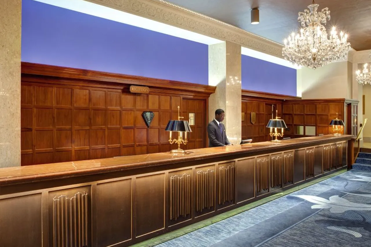 The Drake, a Hilton Hotel — ภาพห้องพักและบรรยากาศ