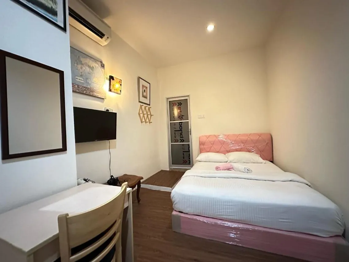 The Explorers Guesthouse — rooms and atmosphere