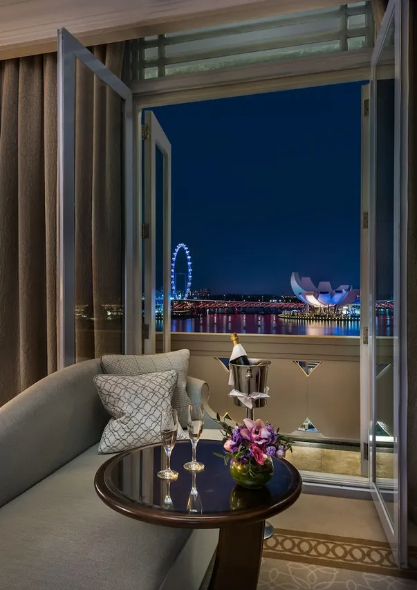 The Fullerton Hotel Singapore — rooms and atmosphere
