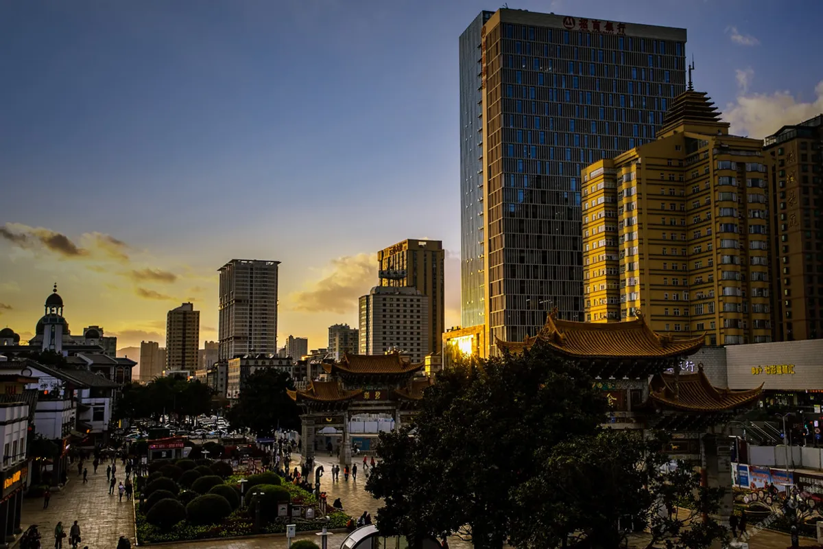 The Hump Hostel Kunming — rooms and atmosphere