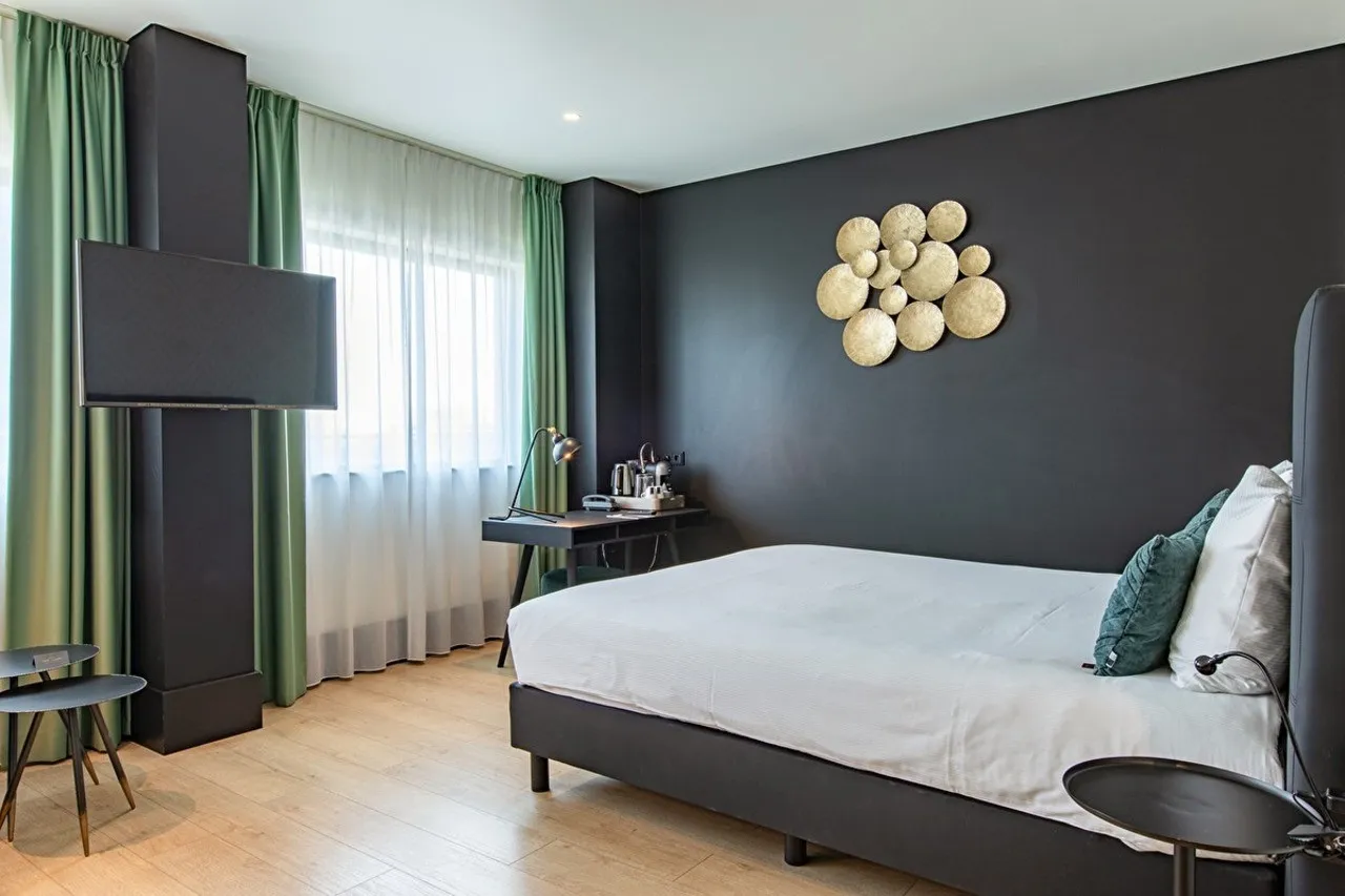 The James Rotterdam — rooms and atmosphere