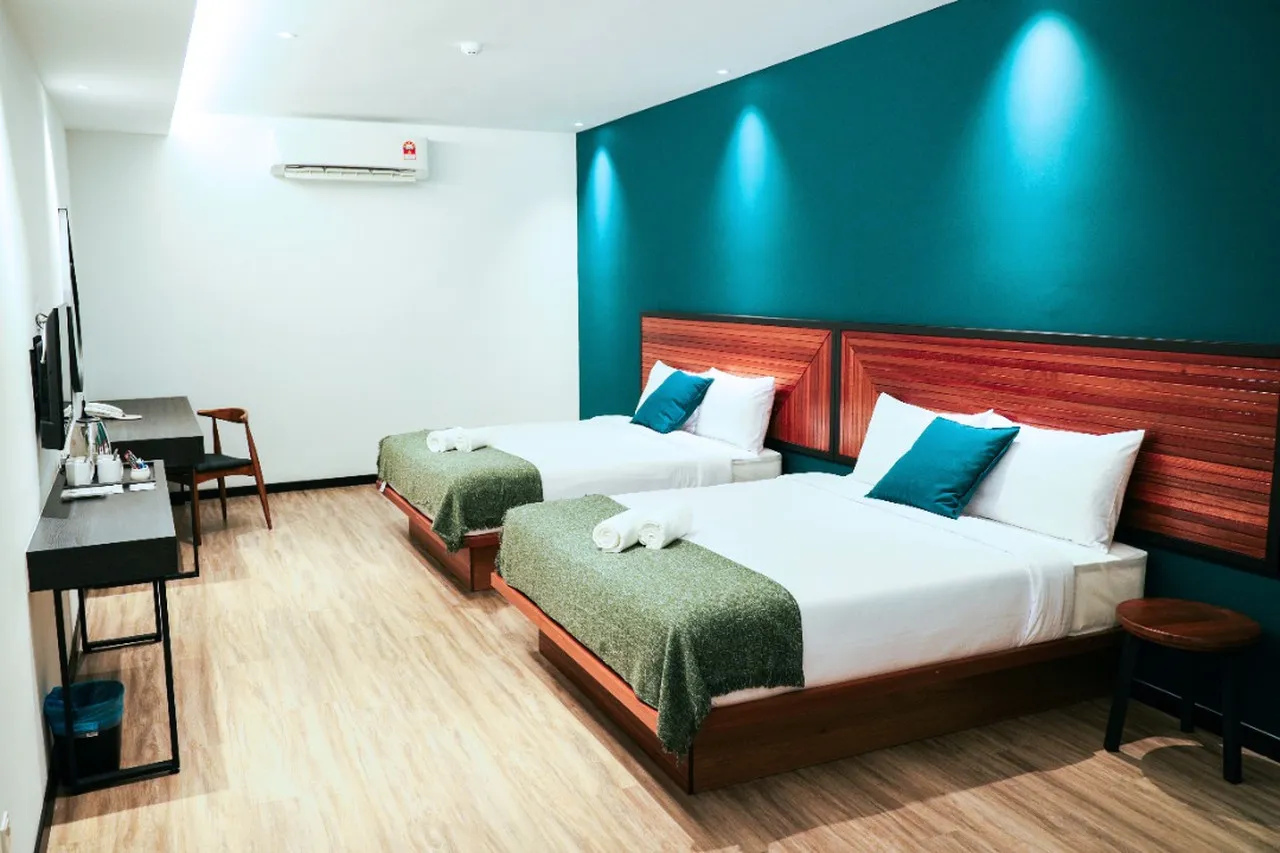 The Jour'ney Hotel — rooms and atmosphere