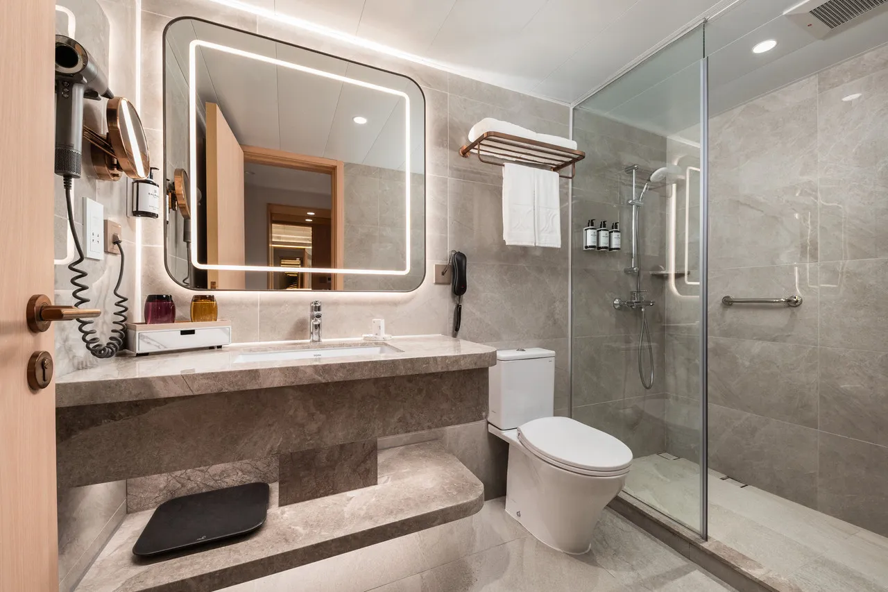 The Kimberley Hotel — rooms and atmosphere