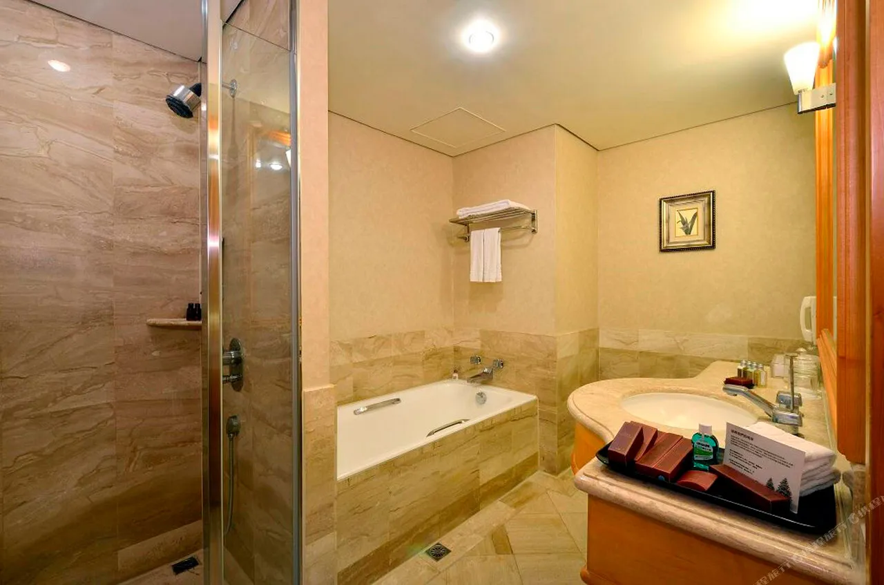 The Lees Hotel — rooms and atmosphere